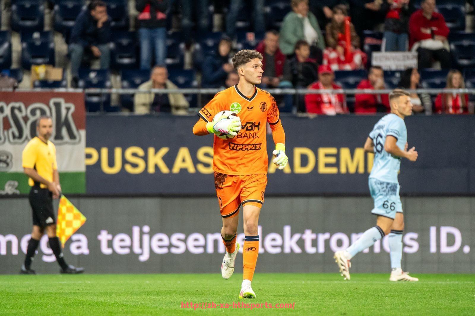 华体会hth登录入口-英超14–15赛季球衣设计特点与经典配色回顾